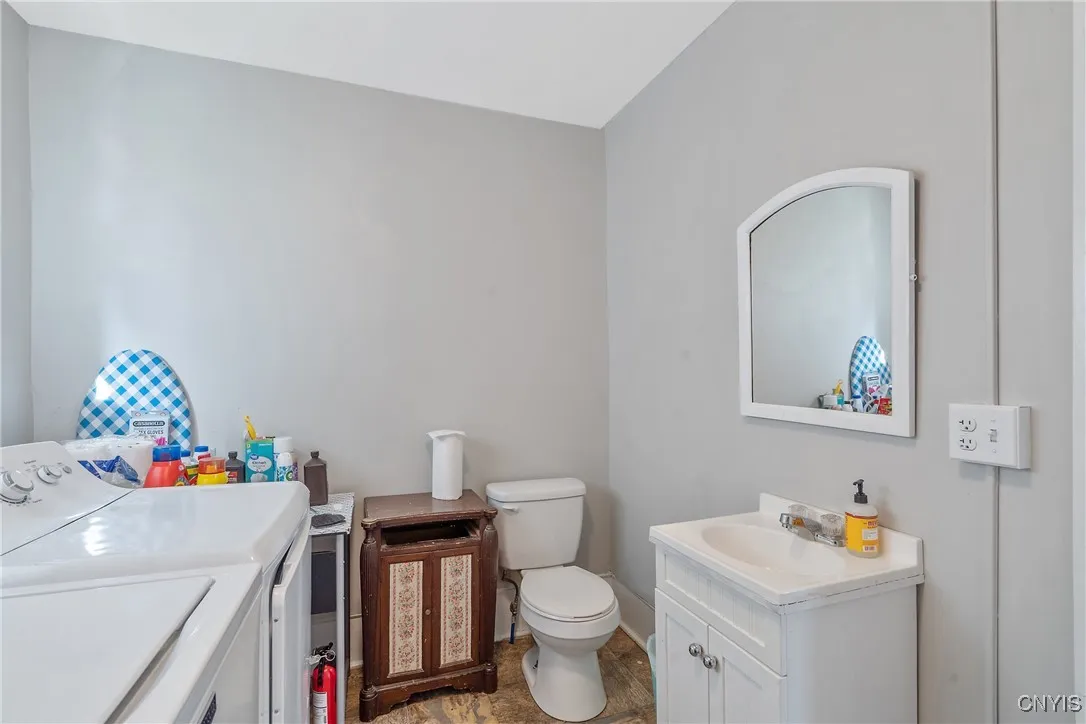 4 Porter Street, Oswego, New York 13126, Oswego, New York 13126, 4 Bedrooms Bedrooms, 6 Rooms Rooms,1 BathroomBathrooms,Residential Lease,For Rent,4 Porter Street, Oswego, New York 13126,S1625564