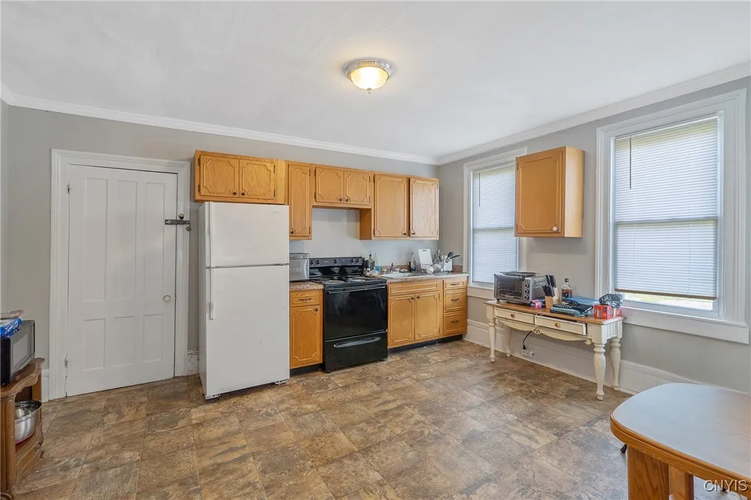 4 Porter Street, Oswego, New York 13126, Oswego, New York 13126, 4 Bedrooms Bedrooms, 6 Rooms Rooms,1 BathroomBathrooms,Residential Lease,For Rent,4 Porter Street, Oswego, New York 13126,S1625564