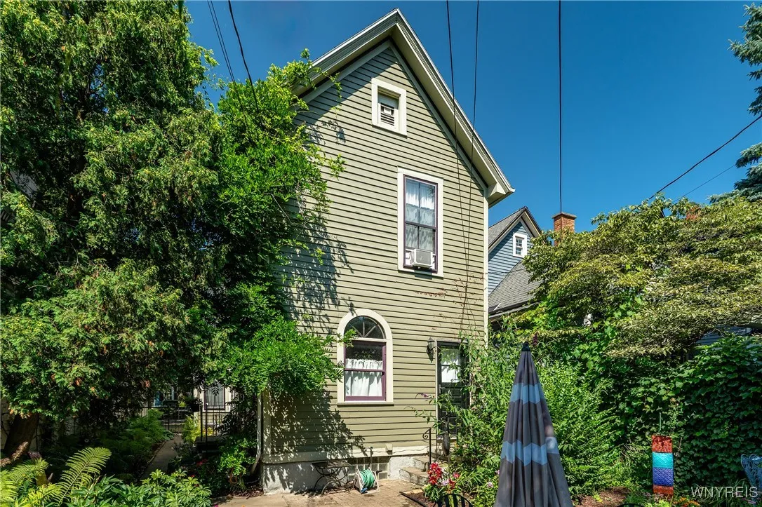 161 Mariner Street, Buffalo, New York 14201, Buffalo, New York 14201, 3 Bedrooms Bedrooms, 7 Rooms Rooms,2 BathroomsBathrooms,Residential,For Sale,161 Mariner Street, Buffalo, New York 14201,B1625338