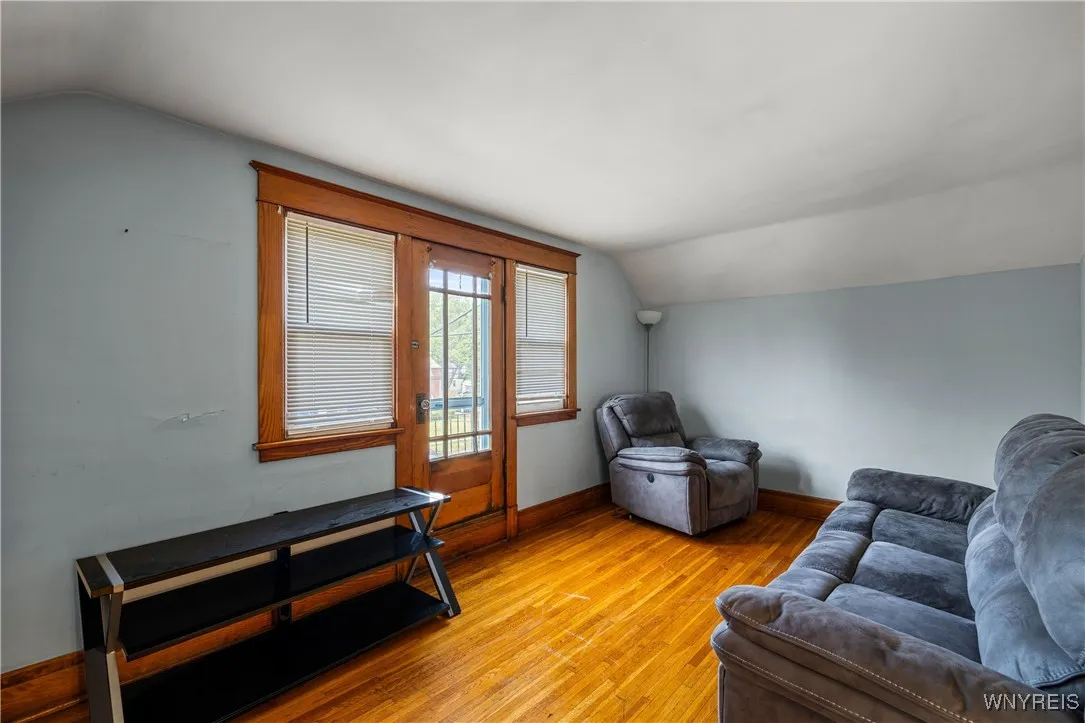 73 Easton Ave Avenue, Buffalo, New York 14215, Buffalo, New York 14215, 4 Bedrooms Bedrooms, ,2 BathroomsBathrooms,Residential,For Sale,73 Easton Ave Avenue, Buffalo, New York 14215,B1625653