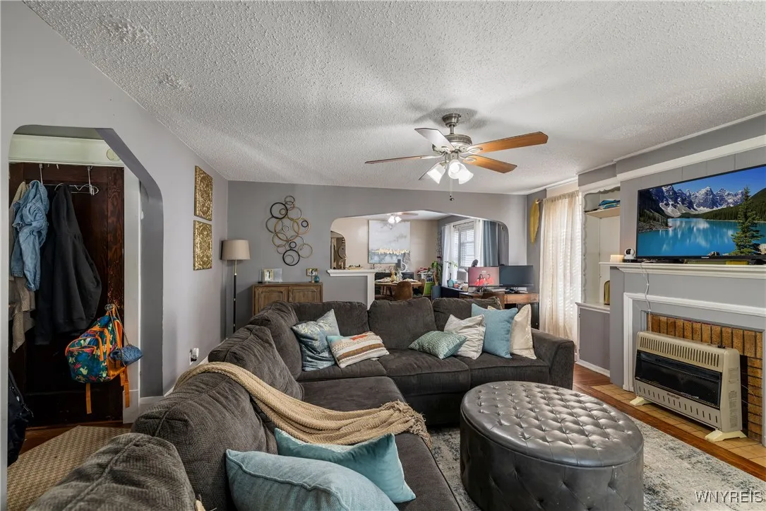 73 Easton Ave Avenue, Buffalo, New York 14215, Buffalo, New York 14215, 4 Bedrooms Bedrooms, ,2 BathroomsBathrooms,Residential,For Sale,73 Easton Ave Avenue, Buffalo, New York 14215,B1625653