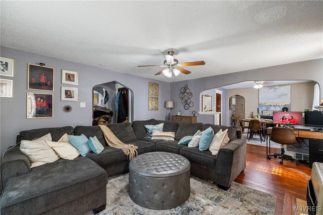 73 Easton Ave Avenue, Buffalo, New York 14215, Buffalo, New York 14215, 4 Bedrooms Bedrooms, ,2 BathroomsBathrooms,Residential,For Sale,73 Easton Ave Avenue, Buffalo, New York 14215,B1625653