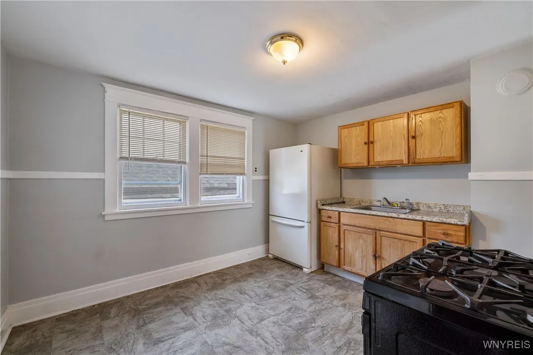 73 Easton Ave Avenue, Buffalo, New York 14215, Buffalo, New York 14215, 4 Bedrooms Bedrooms, ,2 BathroomsBathrooms,Residential,For Sale,73 Easton Ave Avenue, Buffalo, New York 14215,B1625653
