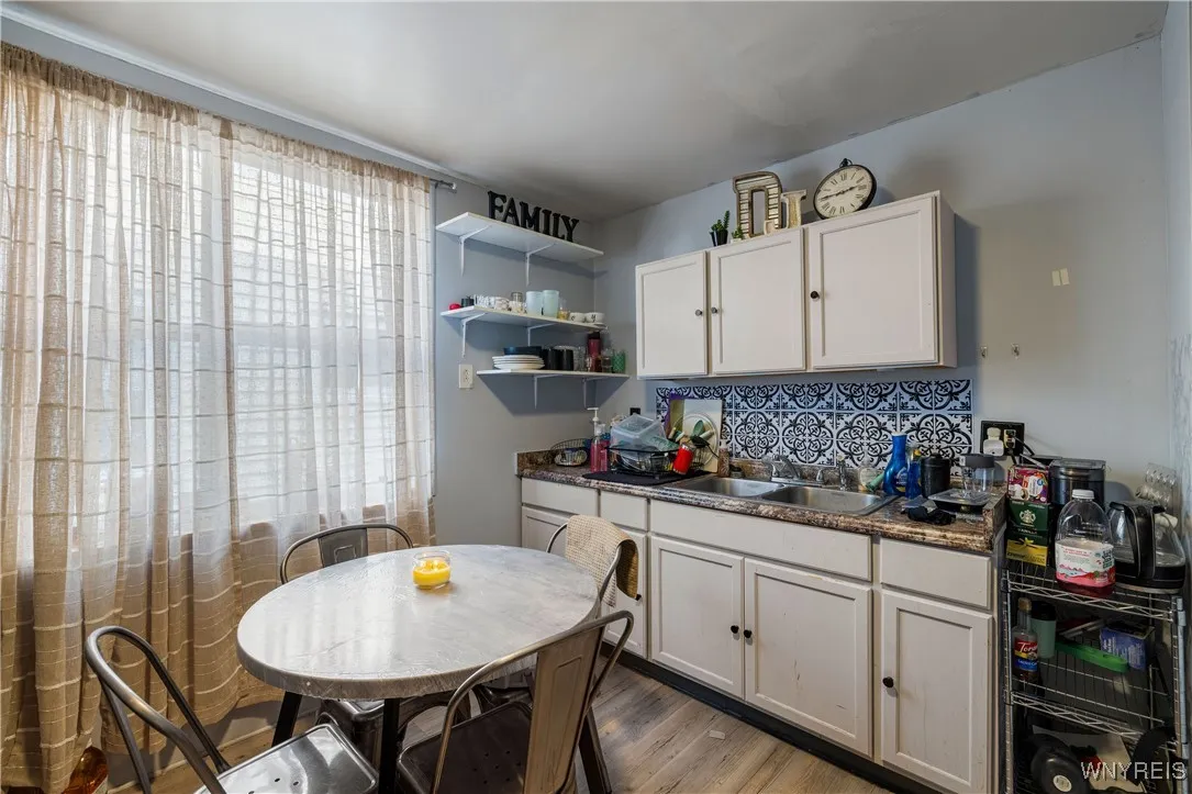LOWER KITCHEN