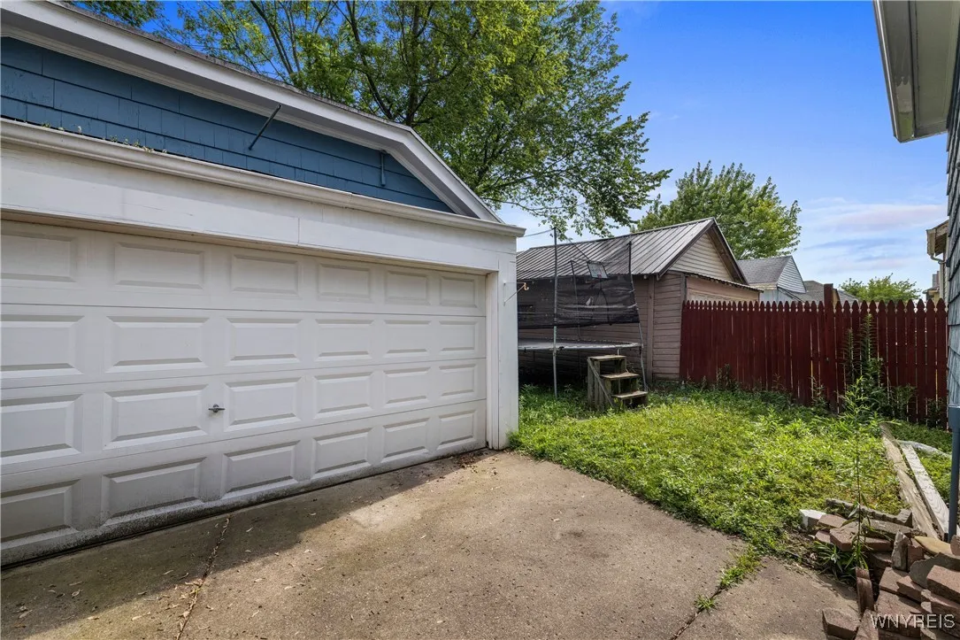 2 CAR GARAGE