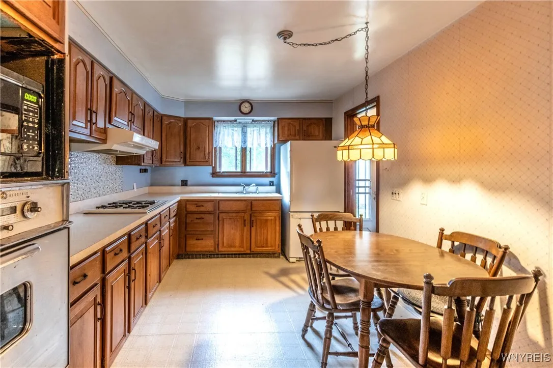 2608 Hawthorne Avenue, Hamburg, New York 14075, Hamburg, New York 14075, 4 Bedrooms Bedrooms, 7 Rooms Rooms,2 BathroomsBathrooms,Residential,Closed,2608 Hawthorne Avenue, Hamburg, New York 14075,0,B1625620