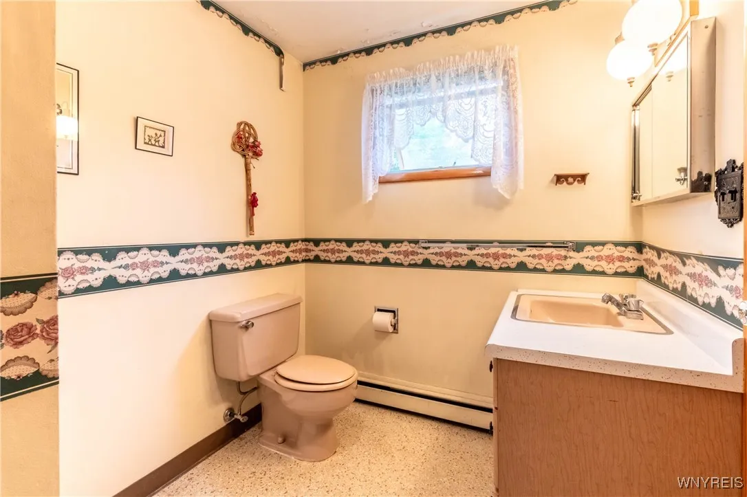 2608 Hawthorne Avenue, Hamburg, New York 14075, Hamburg, New York 14075, 4 Bedrooms Bedrooms, 7 Rooms Rooms,2 BathroomsBathrooms,Residential,Closed,2608 Hawthorne Avenue, Hamburg, New York 14075,0,B1625620