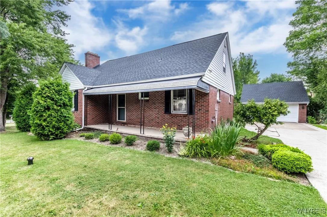 2608 Hawthorne Avenue, Hamburg, New York 14075, Hamburg, New York 14075, 4 Bedrooms Bedrooms, 7 Rooms Rooms,2 BathroomsBathrooms,Residential,Closed,2608 Hawthorne Avenue, Hamburg, New York 14075,0,B1625620