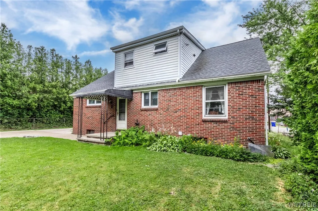 2608 Hawthorne Avenue, Hamburg, New York 14075, Hamburg, New York 14075, 4 Bedrooms Bedrooms, 7 Rooms Rooms,2 BathroomsBathrooms,Residential,Closed,2608 Hawthorne Avenue, Hamburg, New York 14075,0,B1625620