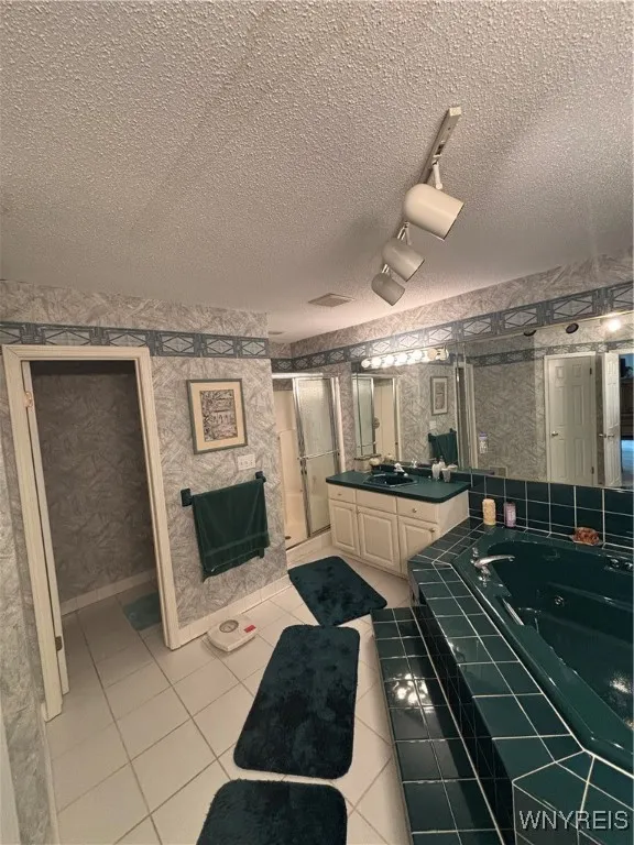 27 Rolling Woods Lane, West Seneca, New York 14224, West Seneca, New York 14224, 4 Bedrooms Bedrooms, 11 Rooms Rooms,2 BathroomsBathrooms,Residential,For Sale,27 Rolling Woods Lane, West Seneca, New York 14224,B1625668