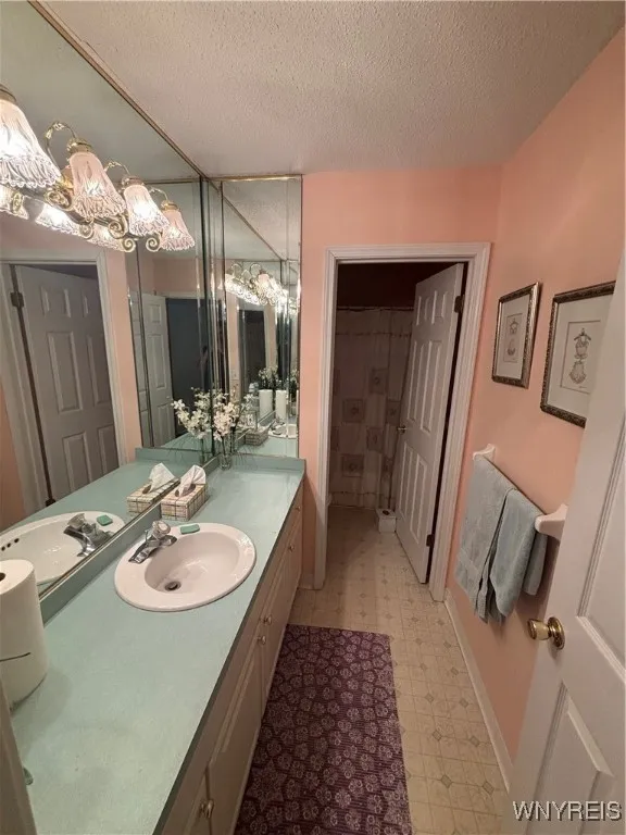 27 Rolling Woods Lane, West Seneca, New York 14224, West Seneca, New York 14224, 4 Bedrooms Bedrooms, 11 Rooms Rooms,2 BathroomsBathrooms,Residential,For Sale,27 Rolling Woods Lane, West Seneca, New York 14224,B1625668