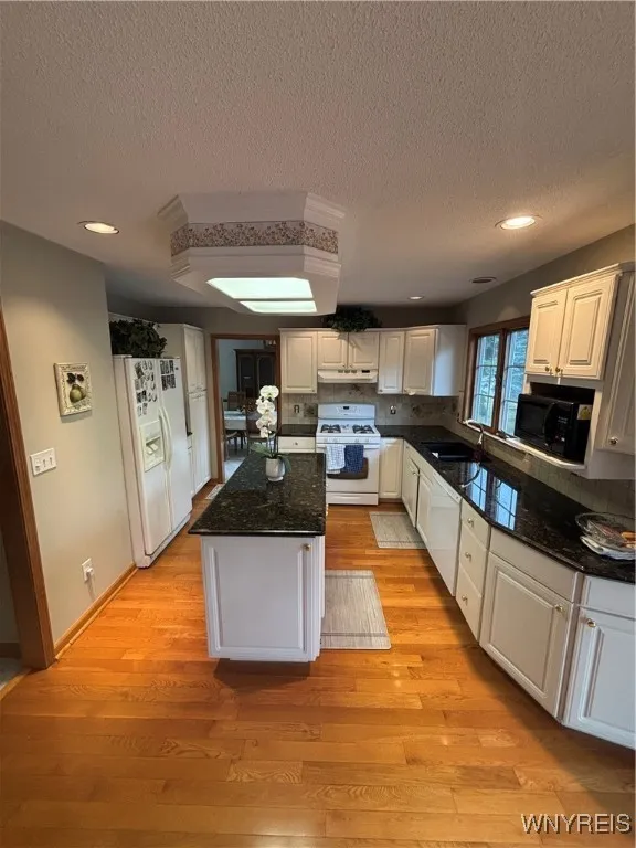 27 Rolling Woods Lane, West Seneca, New York 14224, West Seneca, New York 14224, 4 Bedrooms Bedrooms, 11 Rooms Rooms,2 BathroomsBathrooms,Residential,For Sale,27 Rolling Woods Lane, West Seneca, New York 14224,B1625668