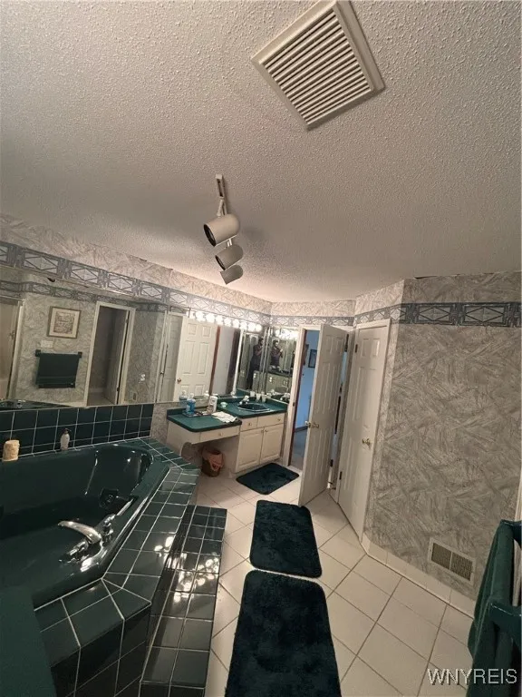 27 Rolling Woods Lane, West Seneca, New York 14224, West Seneca, New York 14224, 4 Bedrooms Bedrooms, 11 Rooms Rooms,2 BathroomsBathrooms,Residential,For Sale,27 Rolling Woods Lane, West Seneca, New York 14224,B1625668