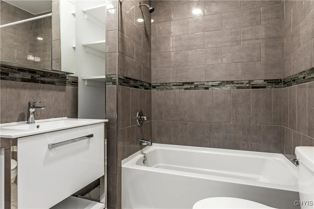 221 Elizabeth Street, Utica, New York 13501, Utica, New York 13501, 1 Bedroom Bedrooms, 4 Rooms Rooms,1 BathroomBathrooms,Residential Lease,For Rent,221 Elizabeth Street, Utica, New York 13501,S1625677