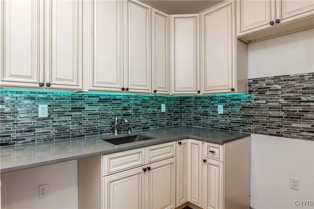 221 Elizabeth Street, Utica, New York 13501, Utica, New York 13501, 1 Bedroom Bedrooms, 4 Rooms Rooms,1 BathroomBathrooms,Residential Lease,For Rent,221 Elizabeth Street, Utica, New York 13501,S1625677