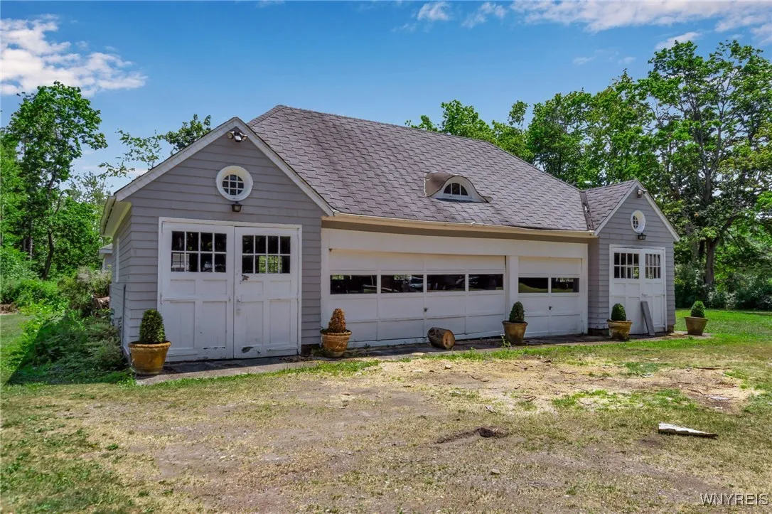 6100 Old Lake Shore Road, Hamburg, New York 14085, Hamburg, New York 14085, 5 Bedrooms Bedrooms, 12 Rooms Rooms,5 BathroomsBathrooms,Residential,For Sale,6100 Old Lake Shore Road, Hamburg, New York 14085,B1625073