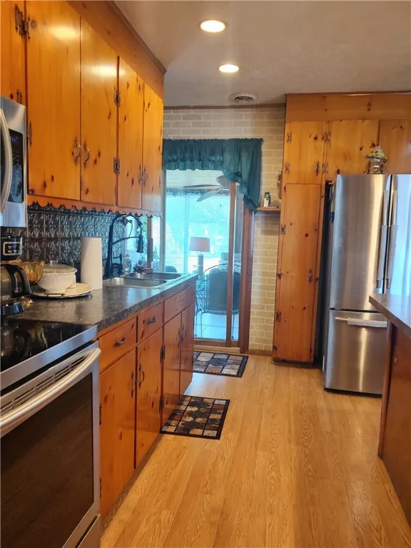 82 Inslee Street, Waterloo, New York 13165, Waterloo, New York 13165, 3 Bedrooms Bedrooms, 7 Rooms Rooms,1 BathroomBathrooms,Residential,For Sale,82 Inslee Street, Waterloo, New York 13165,0,R1625487