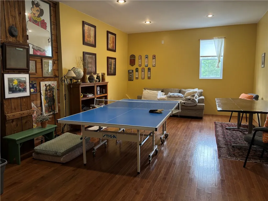 Combo living/bed studio