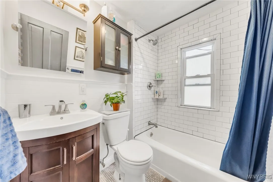 532 Bird Avenue, Buffalo, New York 14222, Buffalo, New York 14222, 3 Bedrooms Bedrooms, 7 Rooms Rooms,1 BathroomBathrooms,Residential,For Sale,532 Bird Avenue, Buffalo, New York 14222,B1625729