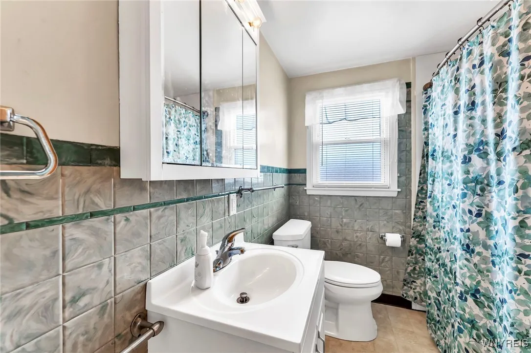 249 Dunlop Avenue, Tonawanda, New York 14150, Tonawanda, New York 14150, 4 Bedrooms Bedrooms, ,2 BathroomsBathrooms,Residential,For Sale,249 Dunlop Avenue, Tonawanda, New York 14150,B1625730