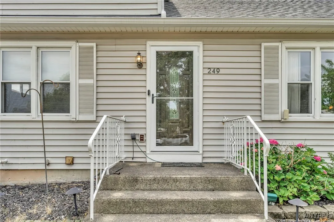 249 Dunlop Avenue, Tonawanda, New York 14150, Tonawanda, New York 14150, 4 Bedrooms Bedrooms, ,2 BathroomsBathrooms,Residential,For Sale,249 Dunlop Avenue, Tonawanda, New York 14150,B1625730