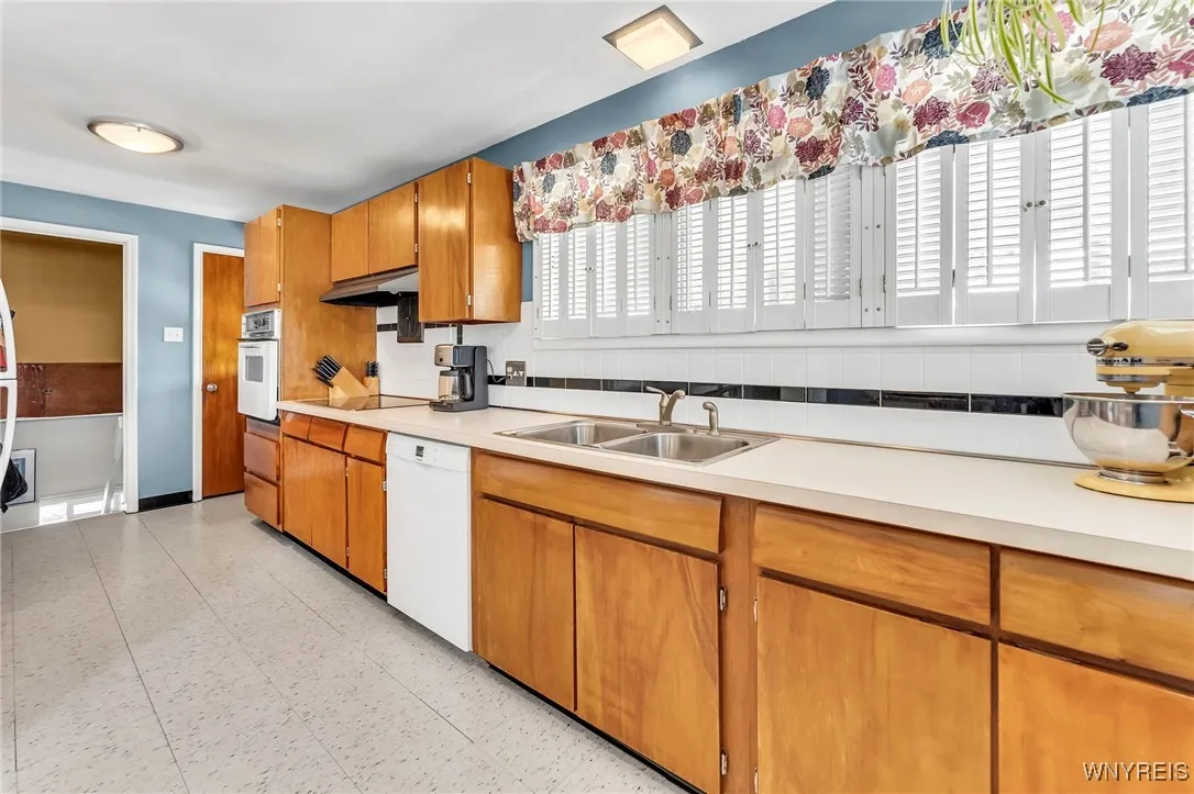 193 Jamaica Road, Tonawanda, New York 14150, Tonawanda, New York 14150, 3 Bedrooms Bedrooms, 9 Rooms Rooms,1 BathroomBathrooms,Residential,For Sale,193 Jamaica Road, Tonawanda, New York 14150,B1625732