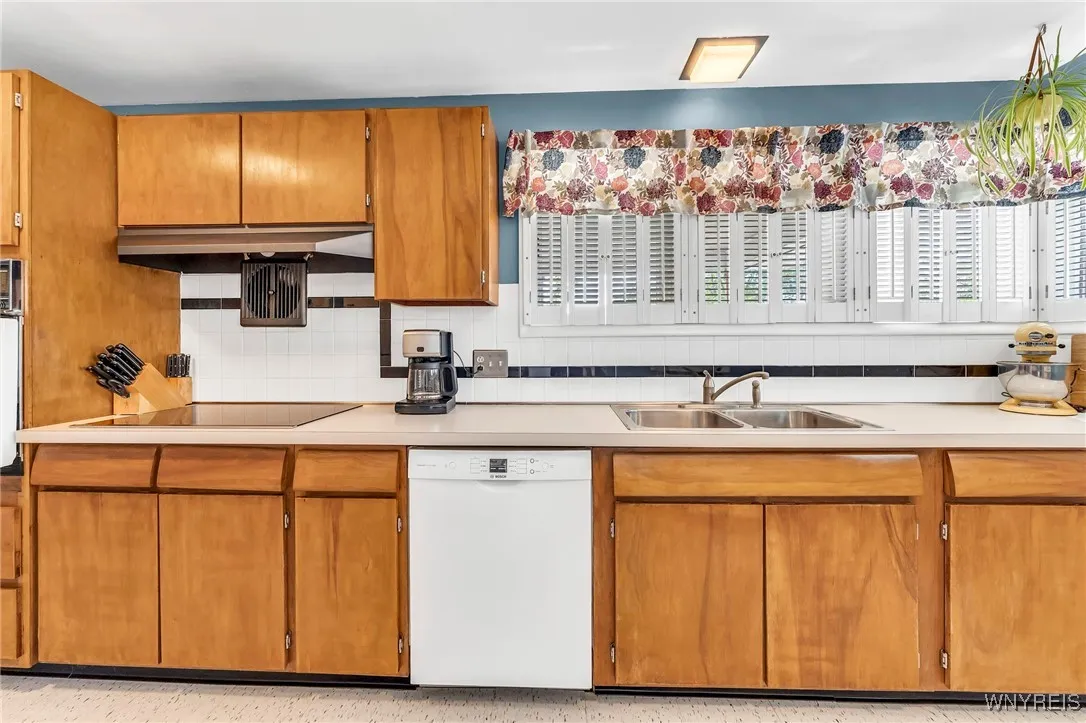 193 Jamaica Road, Tonawanda, New York 14150, Tonawanda, New York 14150, 3 Bedrooms Bedrooms, 9 Rooms Rooms,1 BathroomBathrooms,Residential,For Sale,193 Jamaica Road, Tonawanda, New York 14150,B1625732
