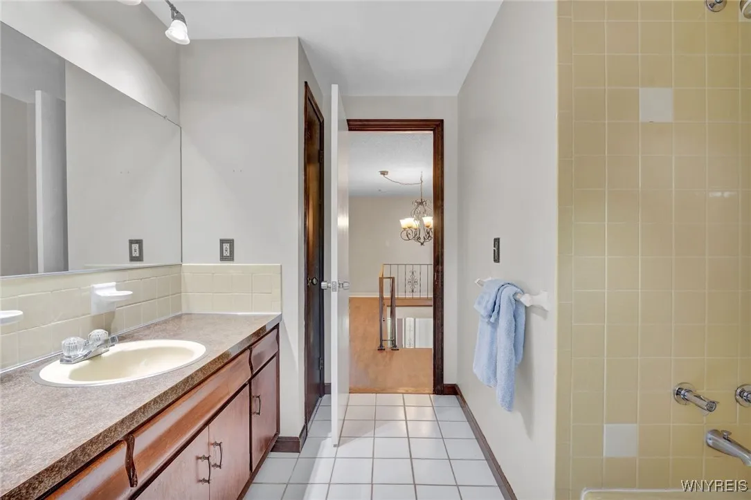 235 Old Lyme Drive, Amherst, New York 14221, Amherst, New York 14221, 5 Bedrooms Bedrooms, 12 Rooms Rooms,2 BathroomsBathrooms,Residential,For Sale,235 Old Lyme Drive, Amherst, New York 14221,B1625260