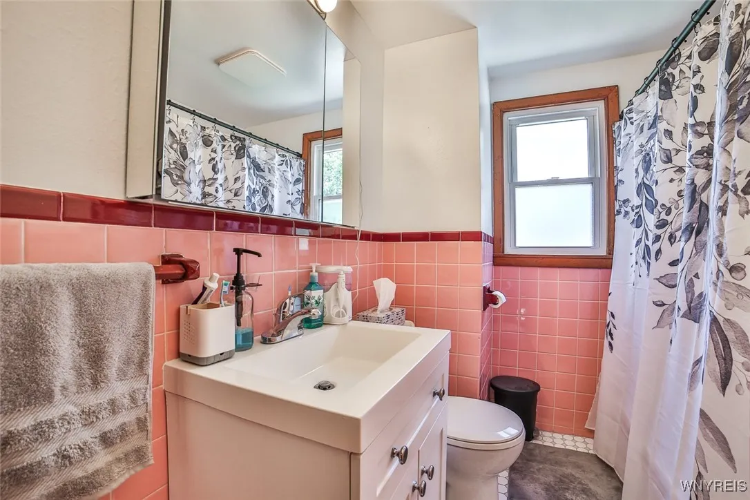 Right Side Bathroom