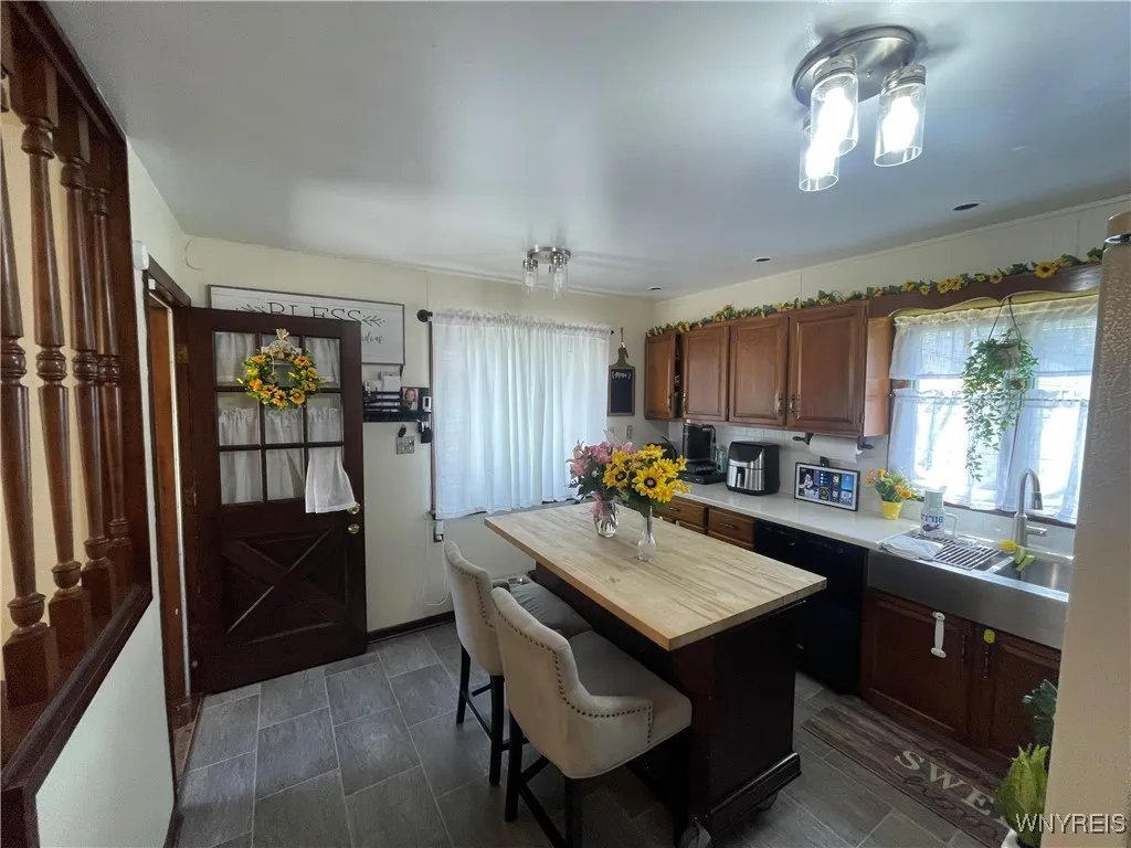 103 Maryon Drive, West Seneca, New York 14220, West Seneca, New York 14220, 3 Bedrooms Bedrooms, 7 Rooms Rooms,2 BathroomsBathrooms,Residential,For Sale,103 Maryon Drive, West Seneca, New York 14220,B1625768
