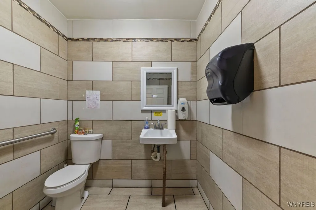 615 Hopkins Street, Buffalo, New York 14220, Buffalo, New York 14220, ,Commercial Sale,For Sale,615 Hopkins Street, Buffalo, New York 14220,B1625588