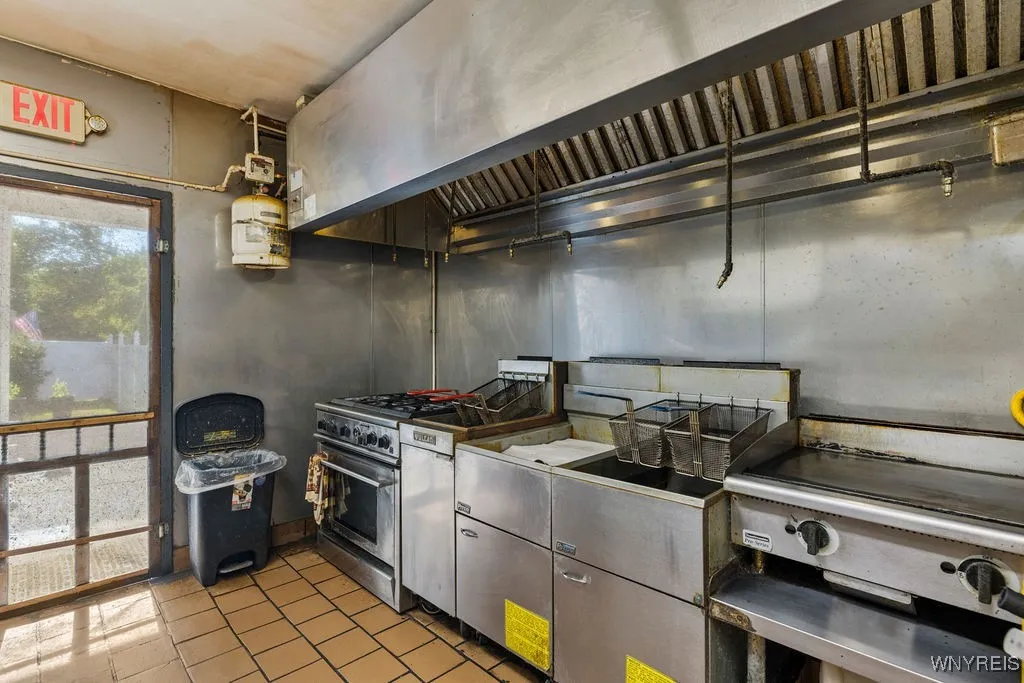 615 Hopkins Street, Buffalo, New York 14220, Buffalo, New York 14220, ,Commercial Sale,For Sale,615 Hopkins Street, Buffalo, New York 14220,B1625588