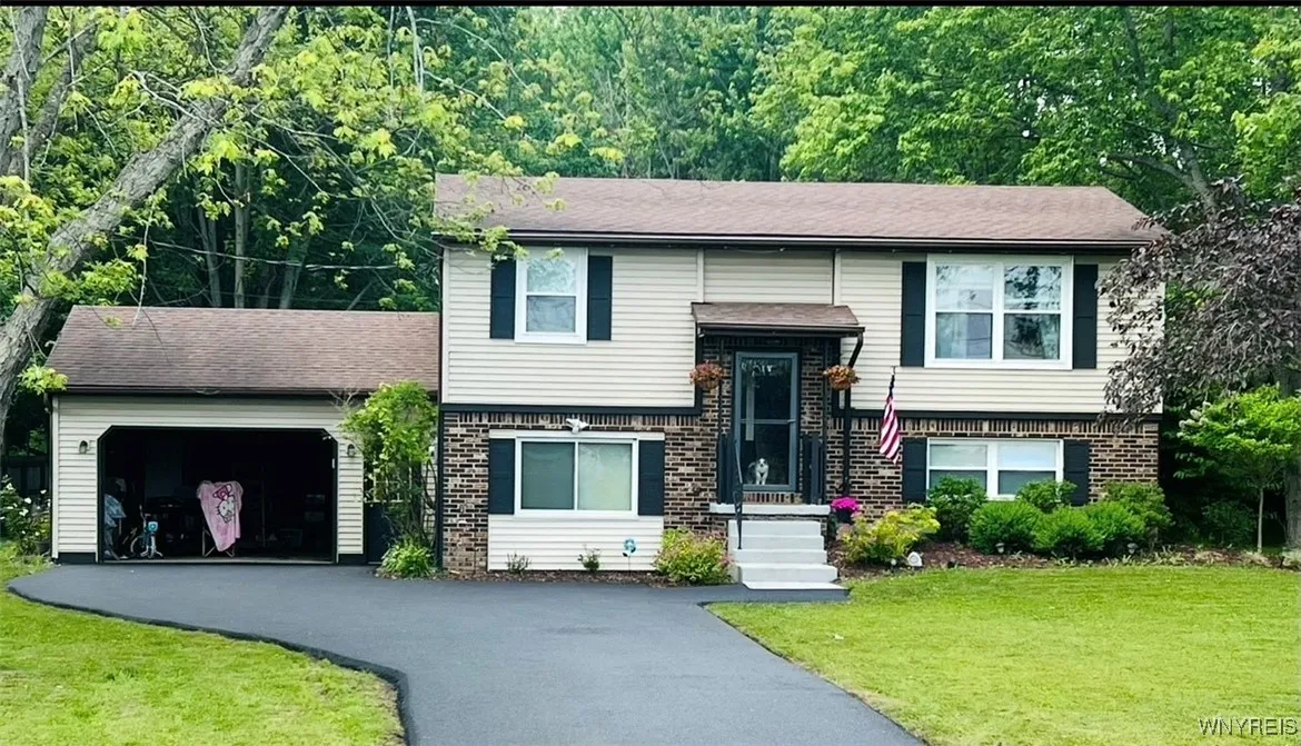 6520 Sheetram Road, Pendleton, New York 14094, Pendleton, New York 14094, 3 Bedrooms Bedrooms, 8 Rooms Rooms,1 BathroomBathrooms,Residential Lease,For Rent,6520 Sheetram Road, Pendleton, New York 14094,B1624838