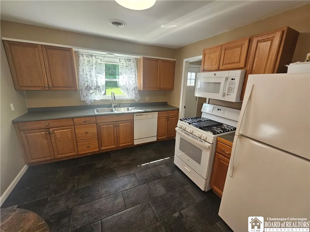 104 South Main Street, Portville, New York 14770, Portville, New York 14770, 2 Bedrooms Bedrooms, 6 Rooms Rooms,1 BathroomBathrooms,Residential,For Sale,104 South Main Street, Portville, New York 14770,R1625786