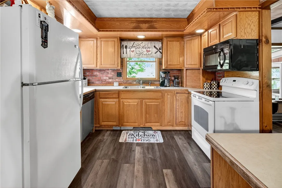 The kitchen features new laminate flooring that extends to the family room & hallway