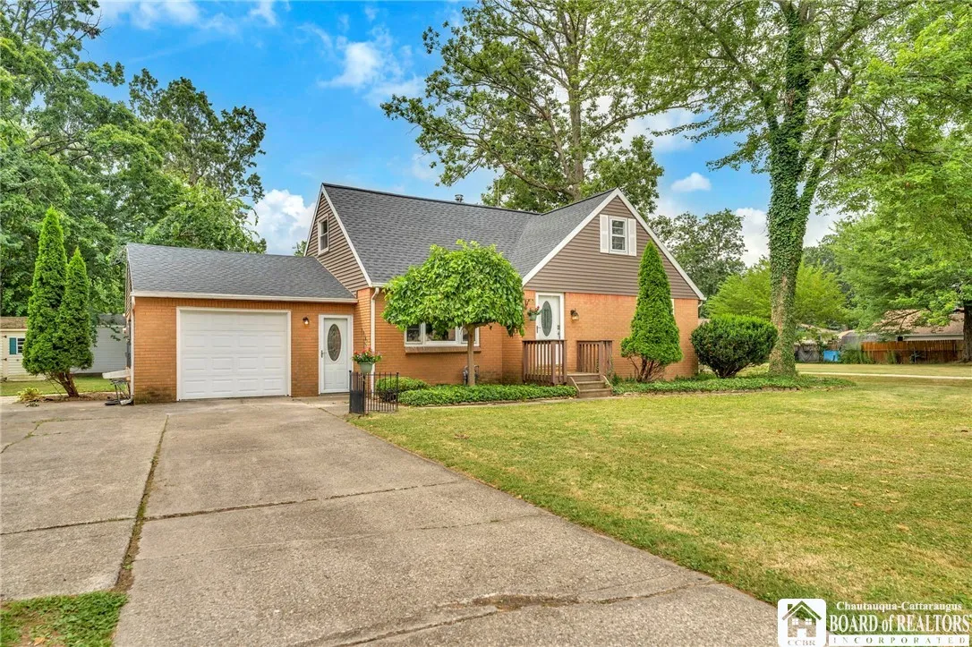 3819 Cornell Street, Hamburg, New York 14075, Hamburg, New York 14075, 4 Bedrooms Bedrooms, 8 Rooms Rooms,2 BathroomsBathrooms,Residential,For Sale,3819 Cornell Street, Hamburg, New York 14075,0,R1625754