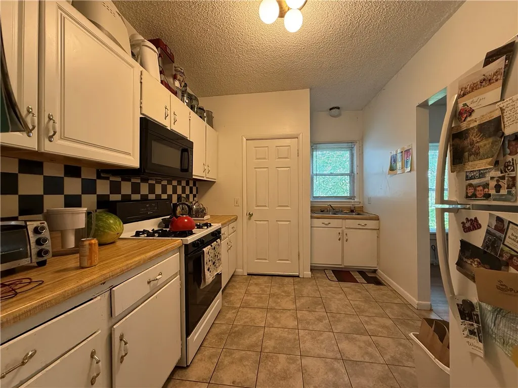 453 Averill Avenue, Rochester, New York 14607, Rochester, New York 14607, 3 Bedrooms Bedrooms, 7 Rooms Rooms,1 BathroomBathrooms,Residential,For Sale,453 Averill Avenue, Rochester, New York 14607,R1625797