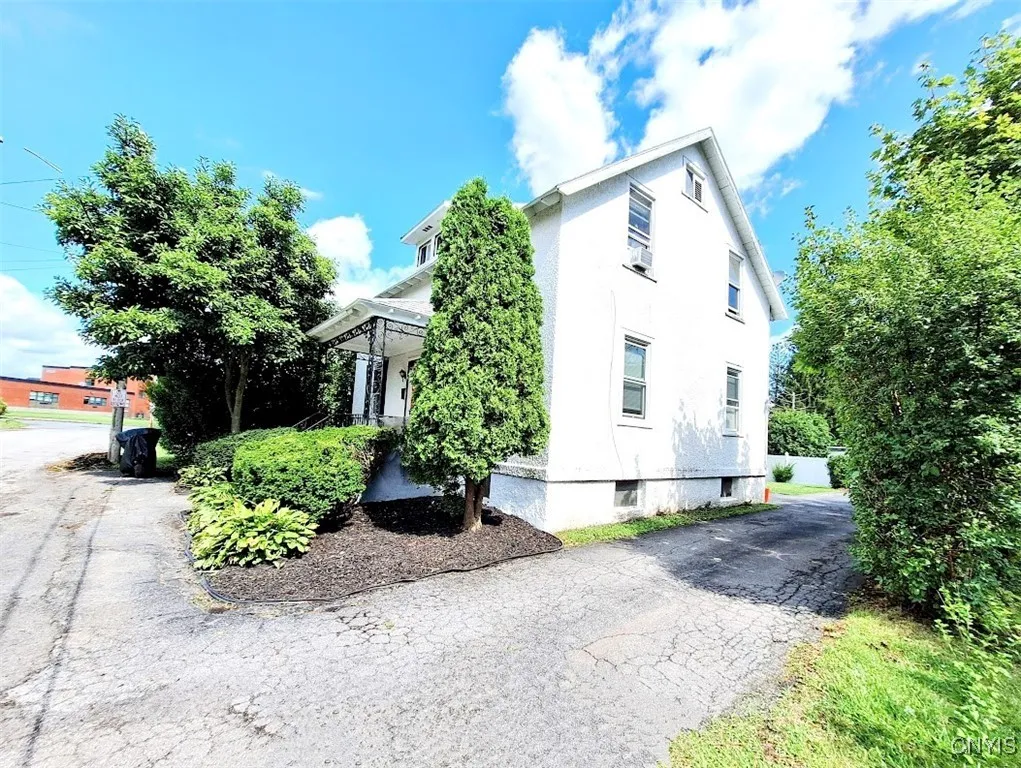 1237 Laura Street, Utica, New York 13501, Utica, New York 13501, 4 Bedrooms Bedrooms, ,2 BathroomsBathrooms,Residential,For Sale,1237 Laura Street, Utica, New York 13501,S1625660