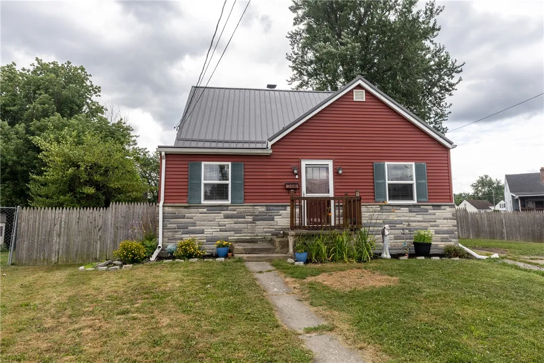 708 Baylor Circle, Elmira City, New York 14904, Elmira City, New York 14904, 5 Bedrooms Bedrooms, 10 Rooms Rooms,1 BathroomBathrooms,Residential,For Sale,708 Baylor Circle, Elmira City, New York 14904,R1625793