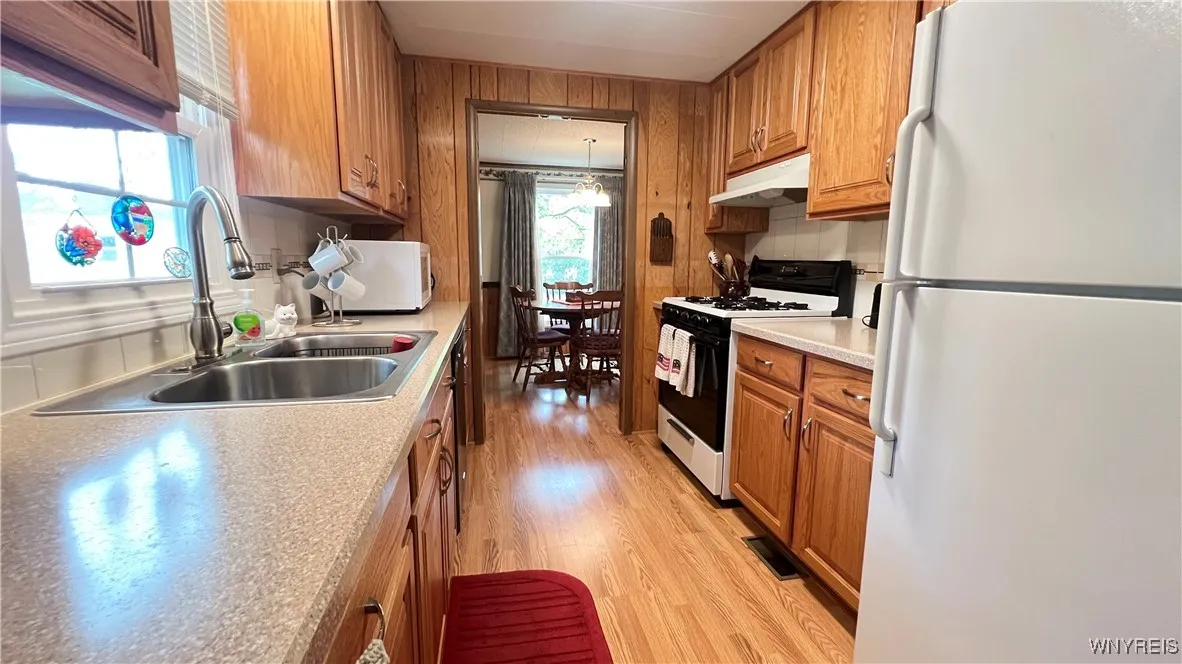 24 Maple Avenue, Alden, New York 14004, Alden, New York 14004, 3 Bedrooms Bedrooms, 10 Rooms Rooms,2 BathroomsBathrooms,Residential,For Sale,24 Maple Avenue, Alden, New York 14004,B1625795