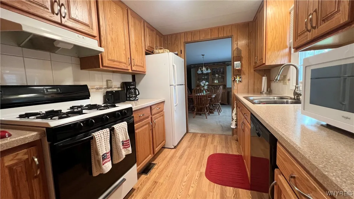 24 Maple Avenue, Alden, New York 14004, Alden, New York 14004, 3 Bedrooms Bedrooms, 10 Rooms Rooms,2 BathroomsBathrooms,Residential,For Sale,24 Maple Avenue, Alden, New York 14004,B1625795