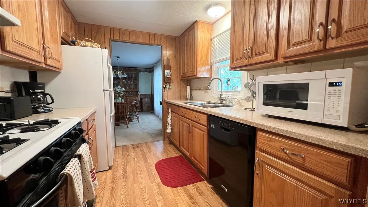 24 Maple Avenue, Alden, New York 14004, Alden, New York 14004, 3 Bedrooms Bedrooms, 10 Rooms Rooms,2 BathroomsBathrooms,Residential,For Sale,24 Maple Avenue, Alden, New York 14004,B1625795