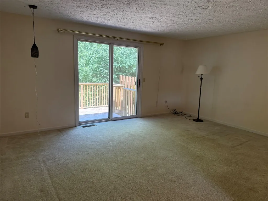 116 Jordache Lane, Ogden, New York 14559, Ogden, New York 14559, 2 Bedrooms Bedrooms, 4 Rooms Rooms,1 BathroomBathrooms,Residential Lease,For Rent,116 Jordache Lane, Ogden, New York 14559,R1625539