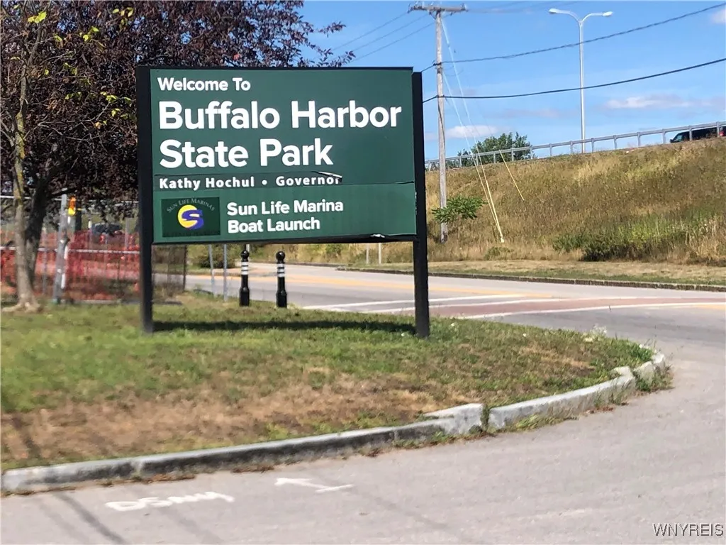 Boat Ramps and Park Areas near the Lake