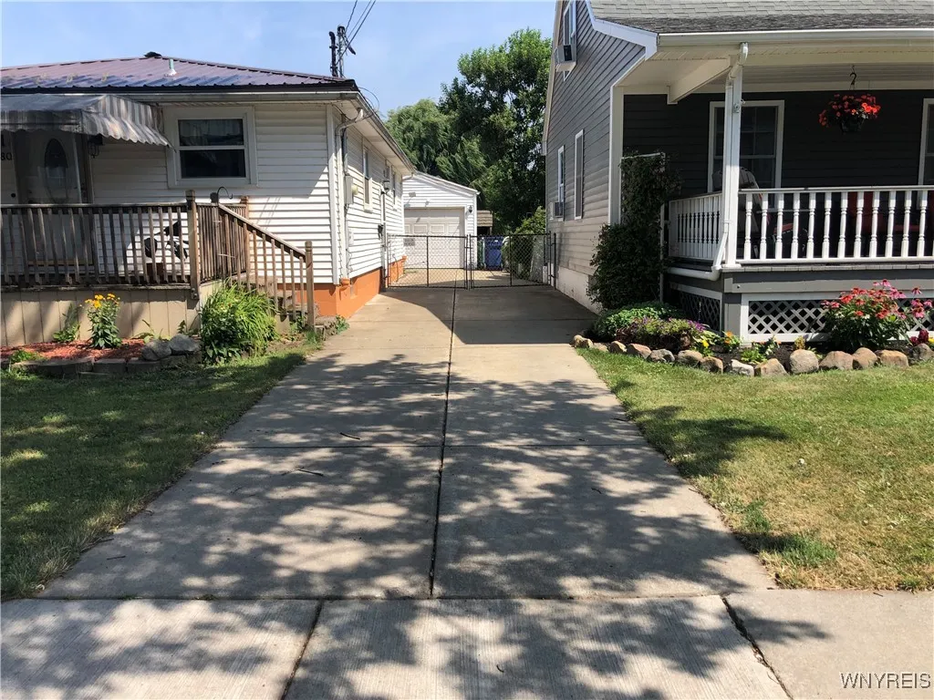 780 Tifft Street, Buffalo, New York 14220, Buffalo, New York 14220, 3 Bedrooms Bedrooms, 5 Rooms Rooms,1 BathroomBathrooms,Residential,For Sale,780 Tifft Street, Buffalo, New York 14220,B1625792