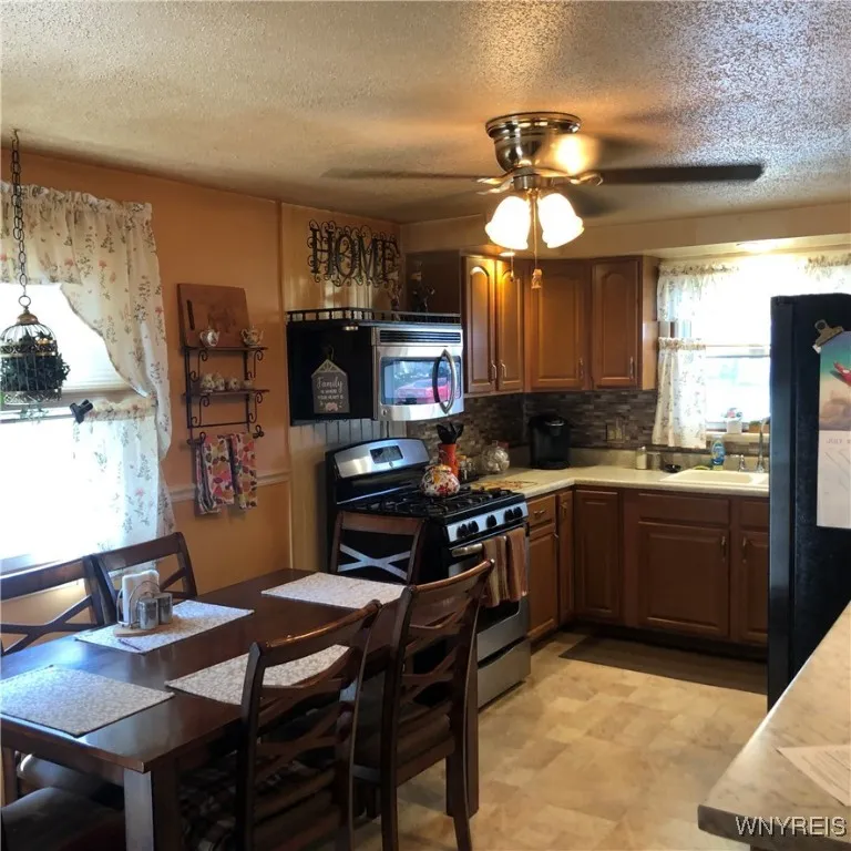 Alternate view of Eat-in Kitchen