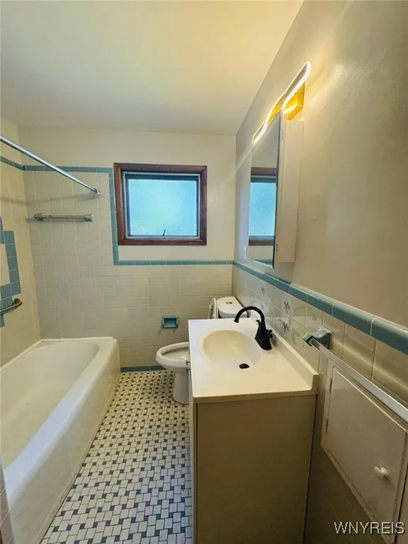 10 Ontario Drive, Cheektowaga, New York 14225, Cheektowaga, New York 14225, 4 Bedrooms Bedrooms, 6 Rooms Rooms,2 BathroomsBathrooms,Residential Lease,For Rent,10 Ontario Drive, Cheektowaga, New York 14225,B1625773