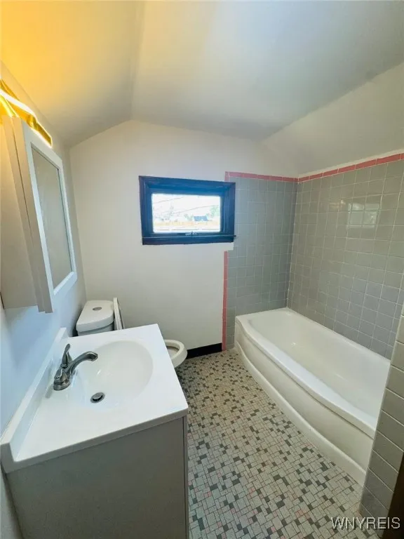 10 Ontario Drive, Cheektowaga, New York 14225, Cheektowaga, New York 14225, 4 Bedrooms Bedrooms, 6 Rooms Rooms,2 BathroomsBathrooms,Residential Lease,For Rent,10 Ontario Drive, Cheektowaga, New York 14225,B1625773