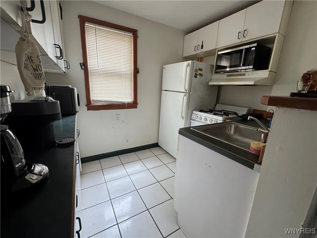 Lower front kitchen