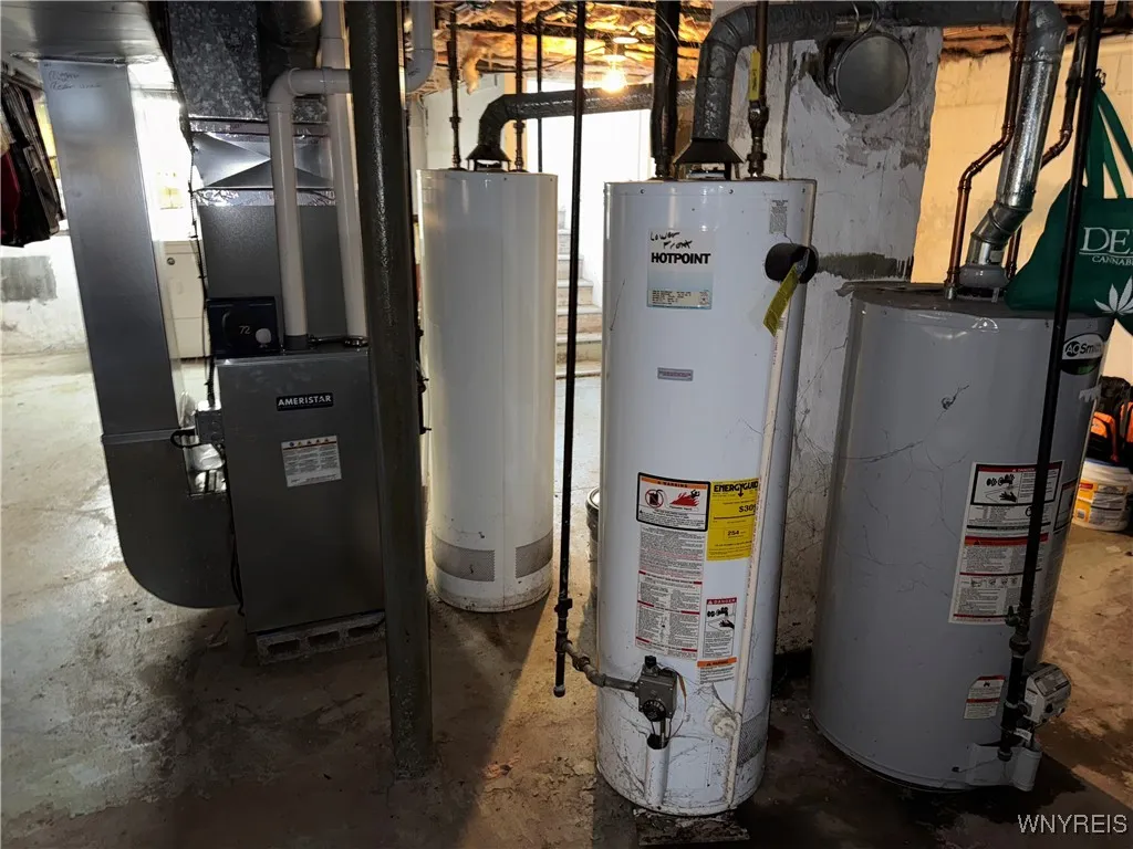 Hot water tanks